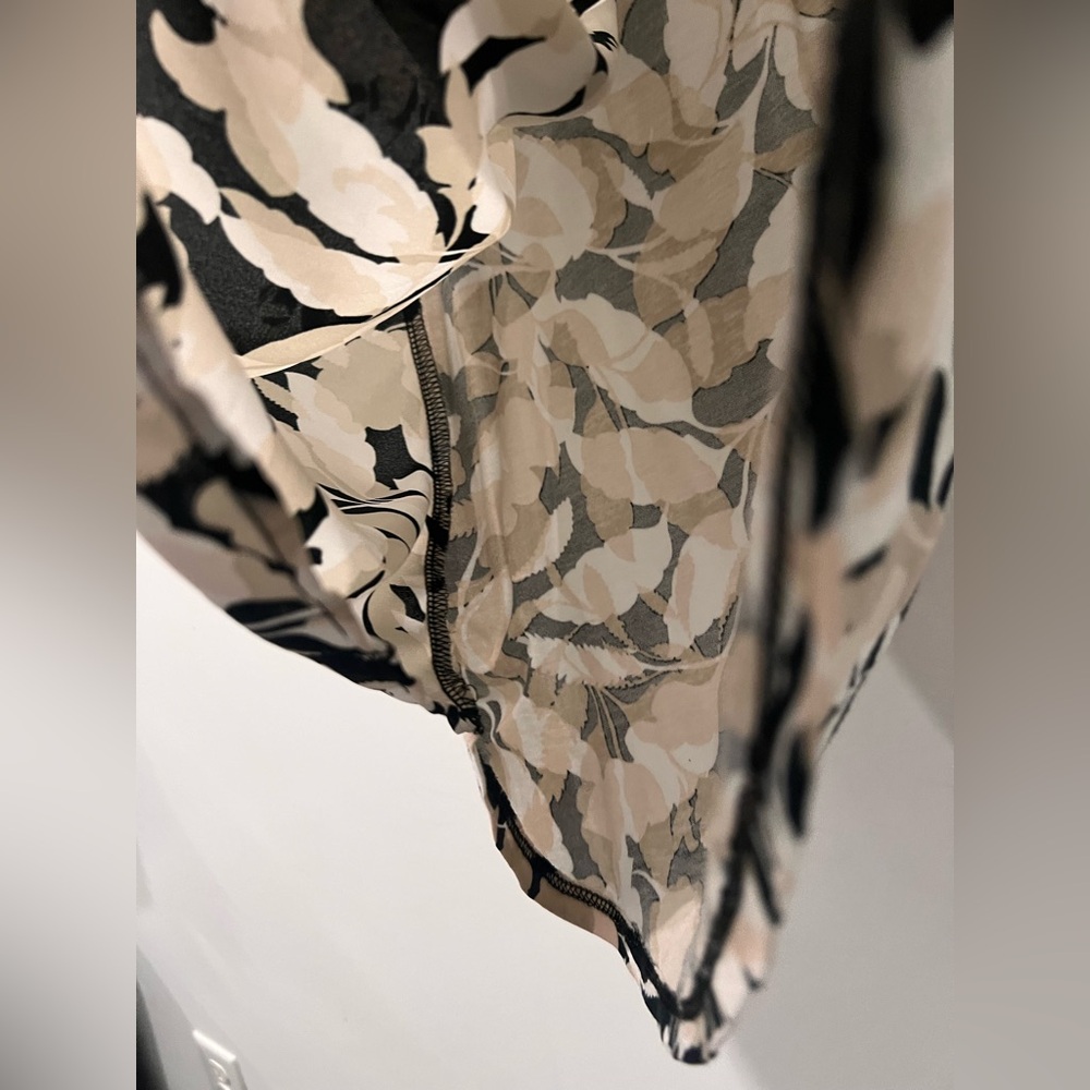 LOFT Black Cream Floral Cap-Sleeve Blouse XXS Lightweight - Picture 5 of 10
